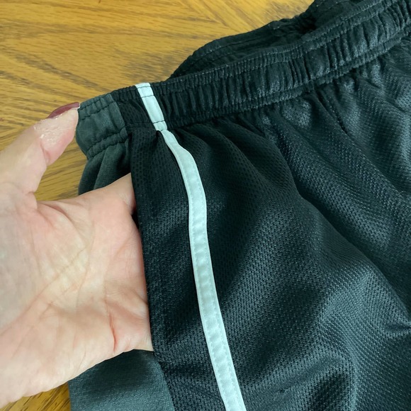 Reebok Basketball Shorts Men Sz L Gently used - Picture 4 of 6